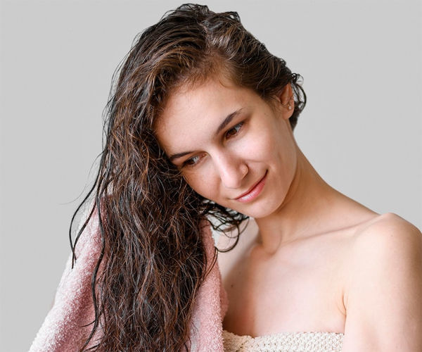 Будут как сосульки: 5 ошибок в уходе, которые испортят тонкие волосы
