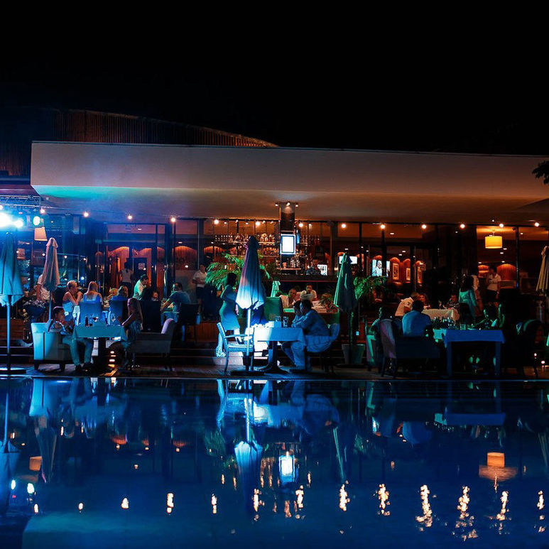 St.Tropez pool cafe