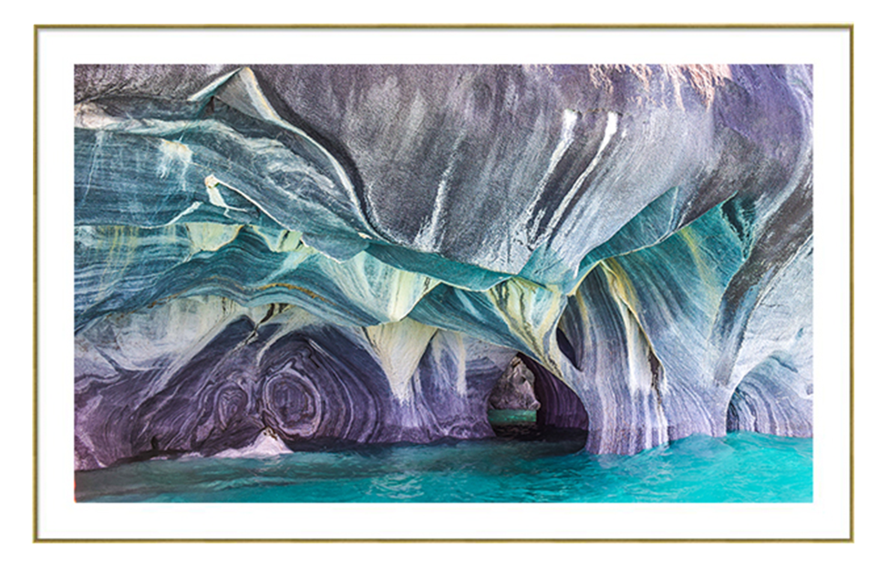 Постер «Фантастические формы бирюзового цвета в мраморной пещере» (77х 49 с