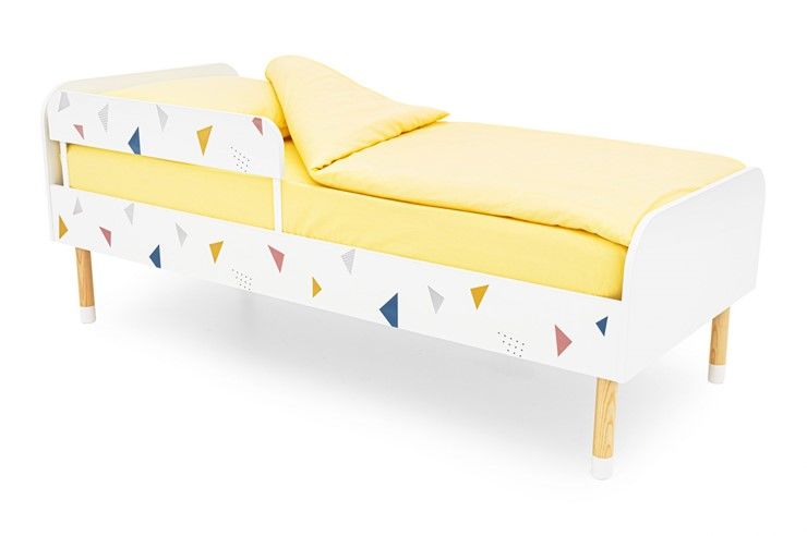 Кровать в детскую Stumpa Классика "Треугольники желтый, синий, розовый"