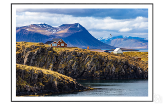 Постер «Великолепный исландский пейзаж с домами» (97 х 67 см) Ангстрем