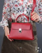 Женская сумка трапеция из натуральной кожи красная A023 ruby mini grain