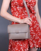 Кожаная женская сумка через плечо серо-бежевая A005 taupe grain