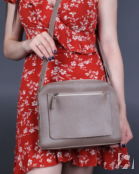 Женская кожаная сумка кросс-боди серо-бежевая A017 taupe grain
