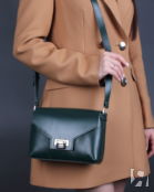 Женская сумка через плечо из натуральной кожи зеленая A011 emerald