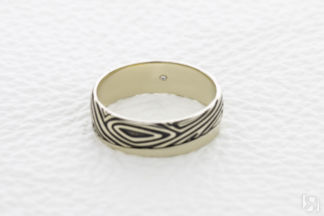 Обручальное кольцо с бриллиантом из белого золота