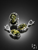 Эффектные серебряные серьги с искрящимся темно-зеленым янтарем «Маньяна» Am