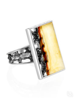 Ажурное кольцо «Модерн» из серебра и натурального медового янтаря Amberholl
