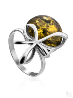 Яркое кольцо «Черри» из серебра и натурального янтаря зелёного цвета Amberh