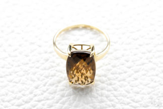 Кольцо с раухтопазом из жёлтого золота