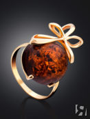 Оригинальное кольцо «Черри» из золочёного серебра с натуральным янтарём