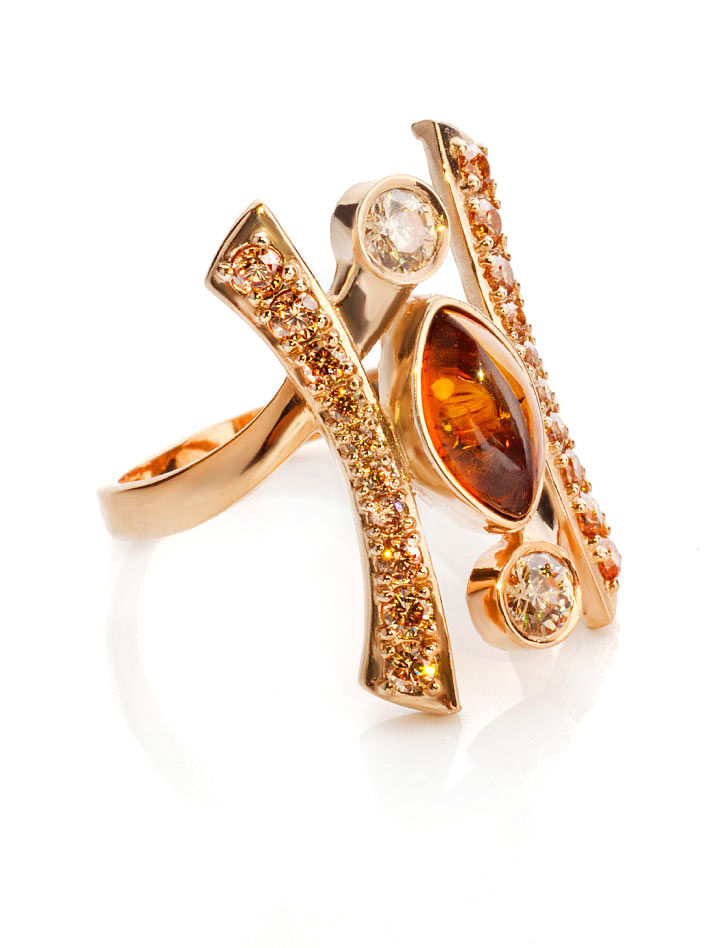 Изысканное кольцо из золота с янтарём и фианитами «Ренессанс» Amberholl