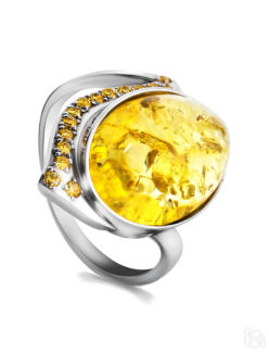 Эффектное кольцо из серебра и нежно-лимонного янтаря с фианитами «Ренессанс