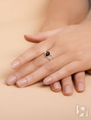 Кольцо в романтическом дизайне из серебра и вишнёвого янтаря «Эвридика» Amb
