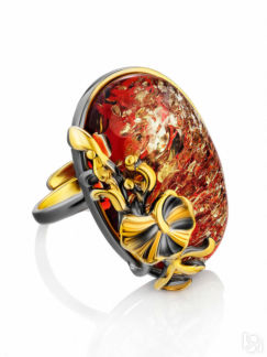 Нарядное кольцо из золоченного серебра и ярко-красного янтаря «Версаль»