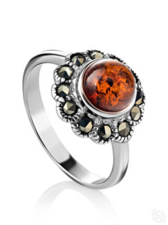 Нежное женственное кольцо из серебра, украшенное янтарём и марказитами «Эйф