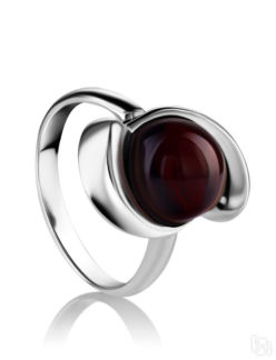 Эффектное кольцо из серебра и янтаря тёмно-вишнёвого цвета «Арго» Amberholl