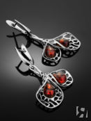 Необычные серьги из серебра и янтаря вишнёвого цвета «Венера» Amberholl