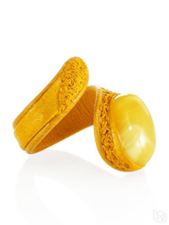 Оригинальное кольцо жёлтого цвета из натуральной кожи и янтаря «Змейка»