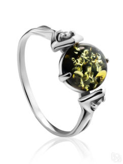 Нежное кольцо с зелёным янтарём и кристаллами «Самбия»