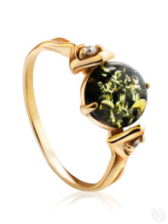 Нежное кольцо из золочённого серебра с янтарём зелёного цвета «Самбия» Ambe