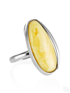 Изящное серебряное кольцо с натуральным балтийским молочно-медовым текстурн